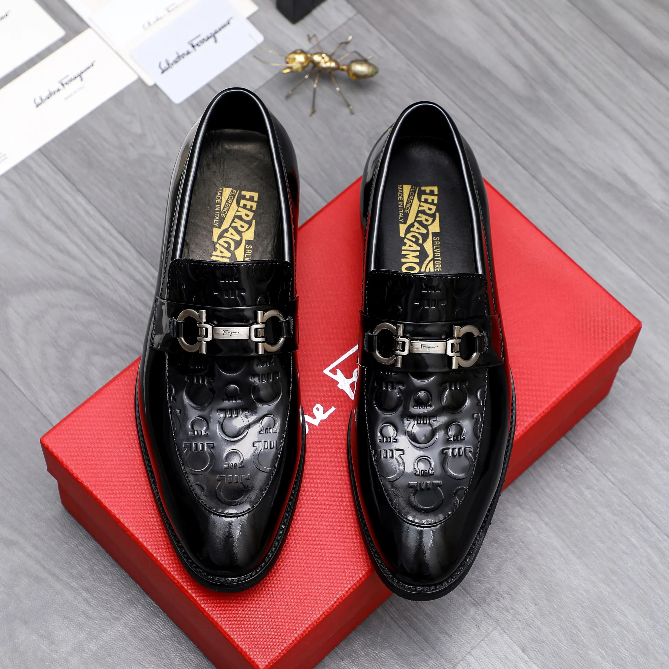 Men's shoes 💰480 Product trademark: Ferragamo " Ferragamo ] Business slip-on leather shoes Regular size: 39-44 Product materials: Selected high-quality lacquered embossed cowhide upper, cowhide lining, original outsole